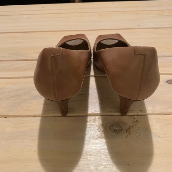 Heels - Clarks - Tan - Picture 3 of 5